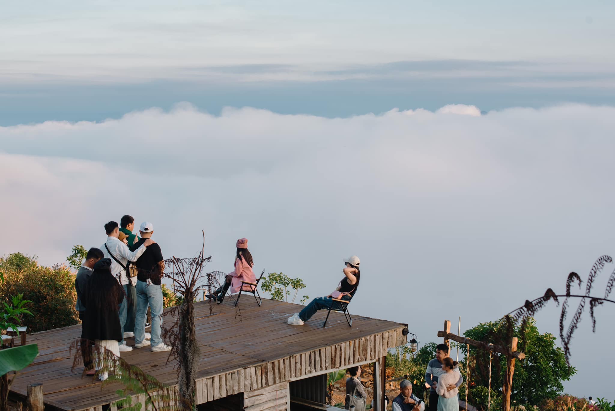 lịch trình trải nghiệm tour săn mây cầu gỗ bình minh