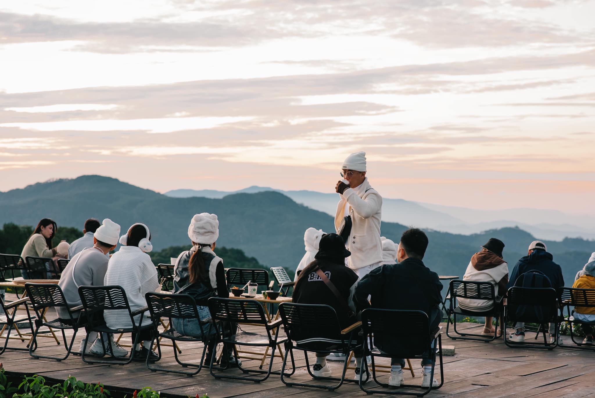 check in săn mây cầu gỗ bình minh